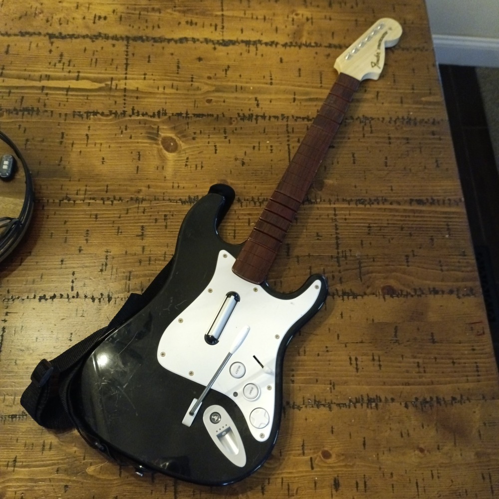 PS3 Rock Band 2 Wireless Fender Stratocaster Guitar Controller PSGTS2 Black